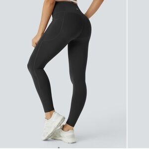 Halara UltraSculpt - Butt Lifting/Tummy Control Black High-Waisted Leggings